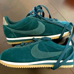 Brand new Nike dark green Cortez sneakers sz 8